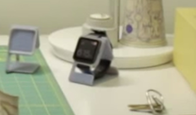 htc-smartwatch-desk-close-up
