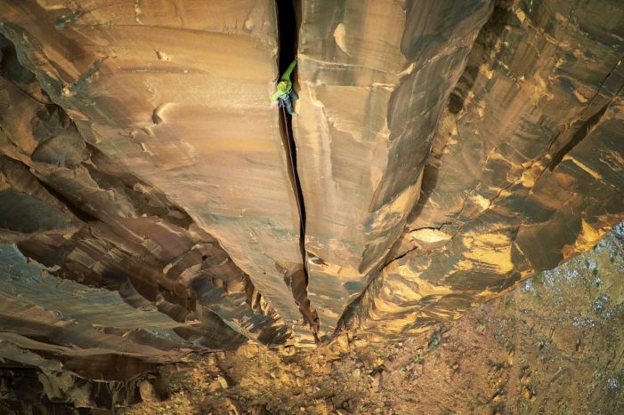 Lezenie na skalu,  Moab, USA, autor: Max Seigal