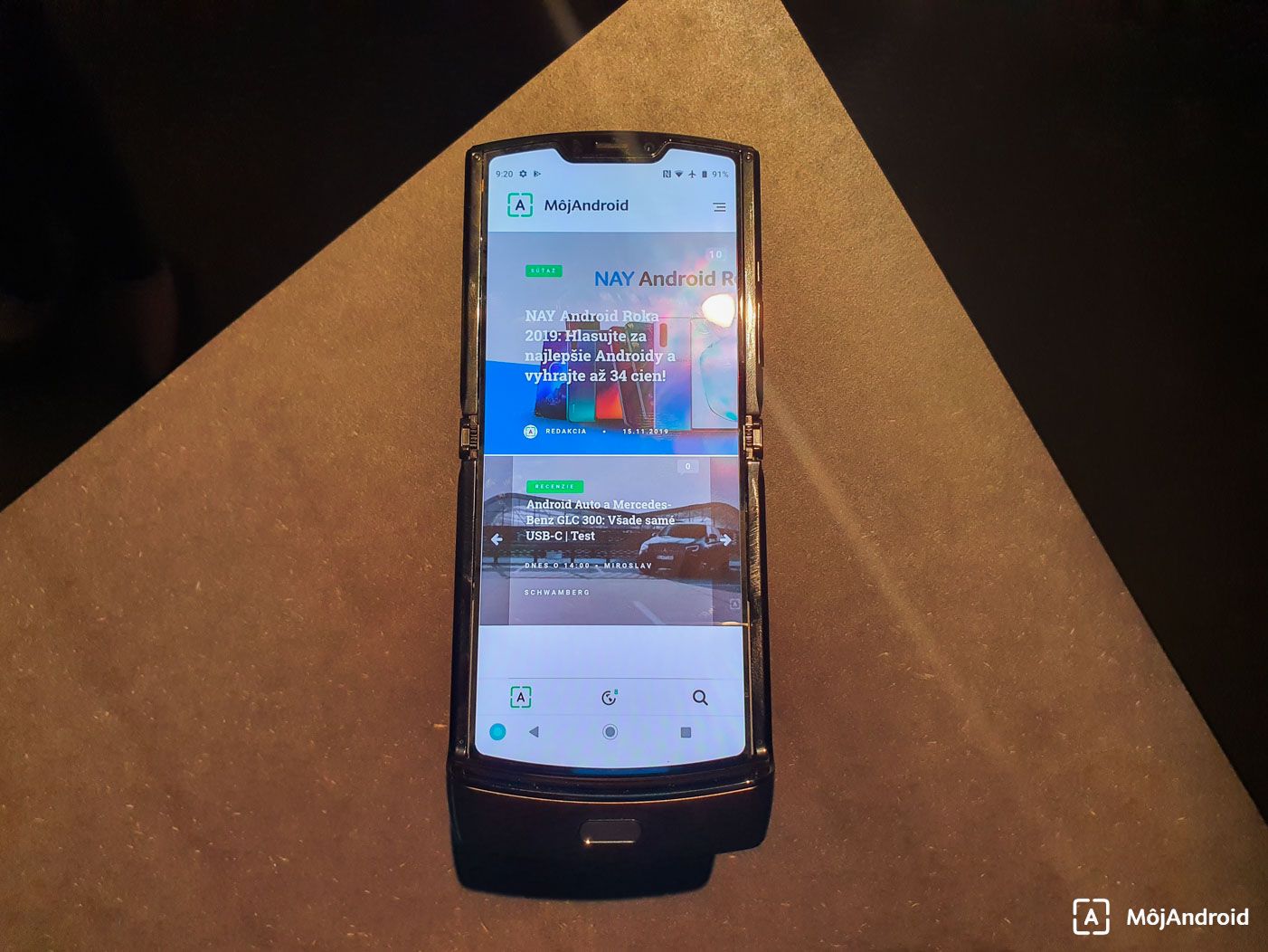 Motorola Razr 2019 vnutorny displej otvoreny