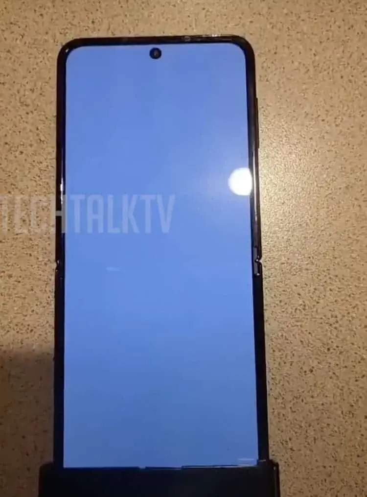 Samsung Galaxy Z Flip4 únik