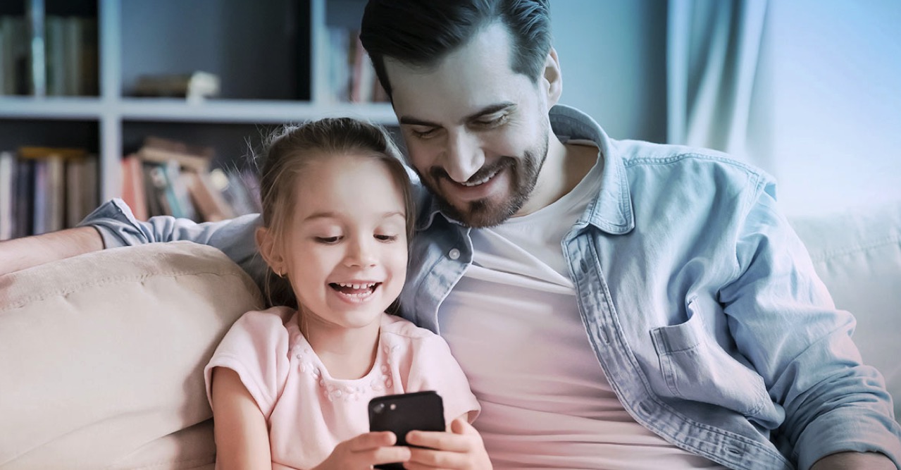 Dostali vaše deti na Vianoce smartfón? Pozor na vírusy a obťažovanie