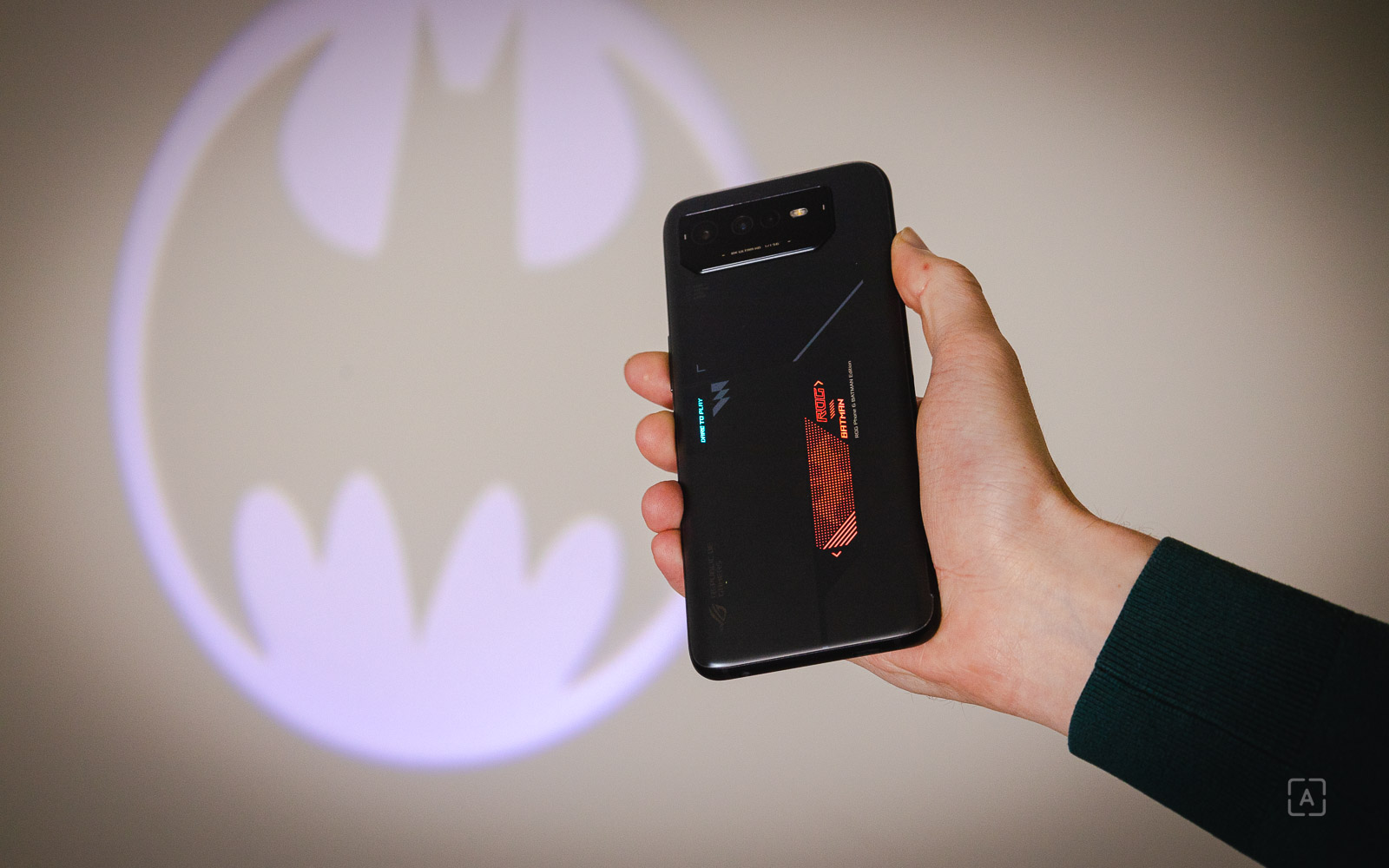 Asus ROG Phone 6D Batman edition